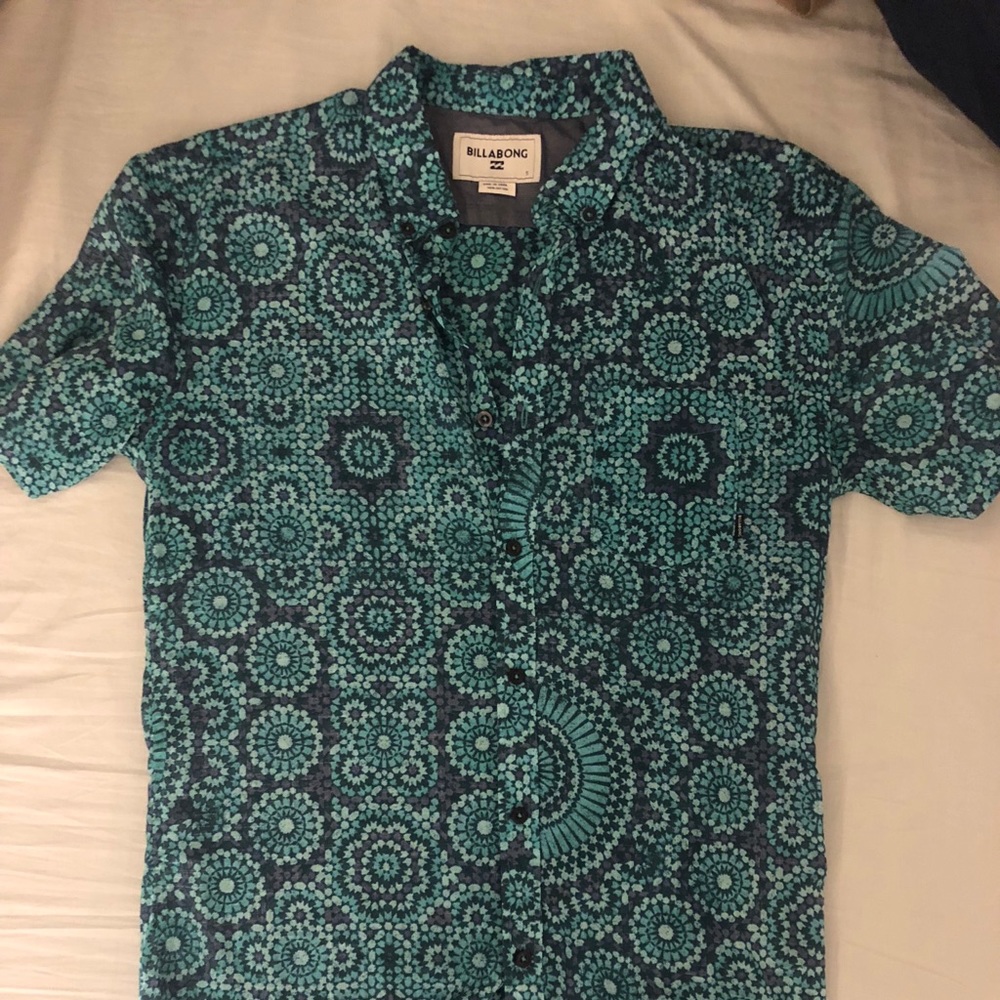 Men’s billabong shirt small